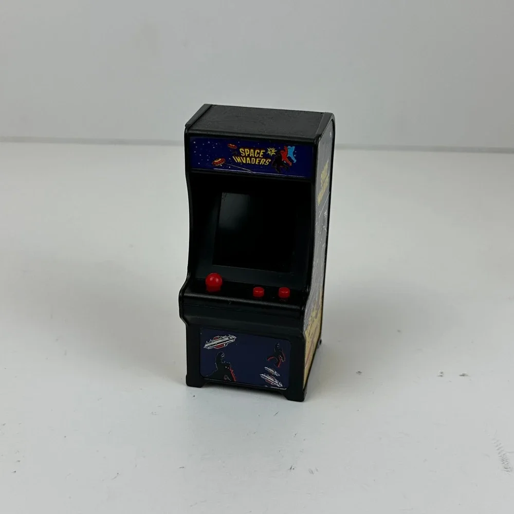 Super Impulse Tiny Arcade Space Invaders Miniature Keychain Game Retro Taito